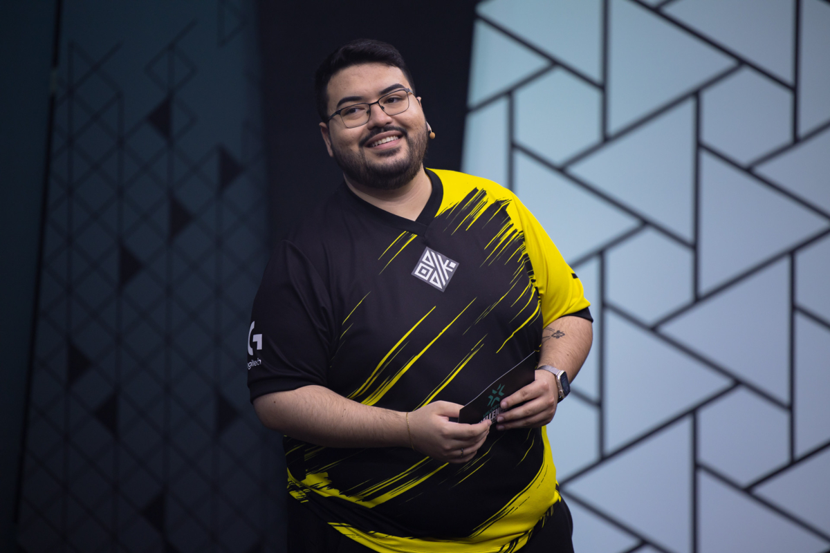 Otsuka participa da transmissão do VCB