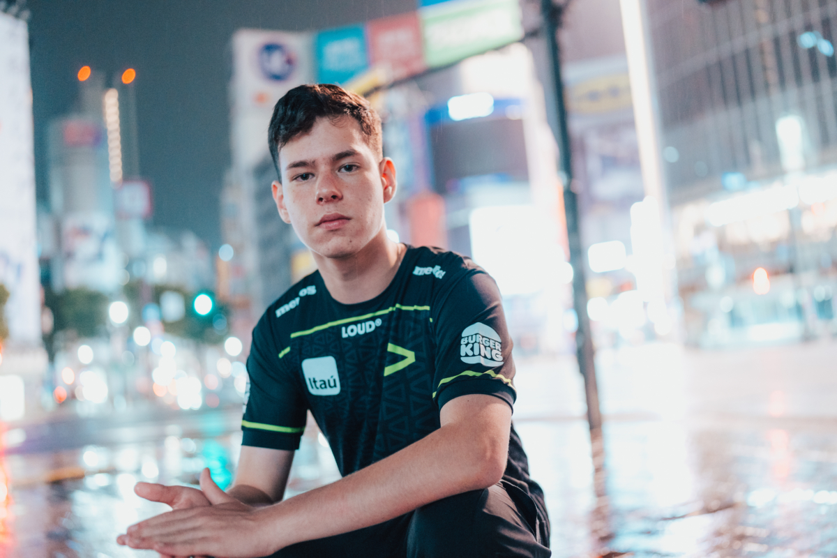 cauanzin tem apenas 17 anos e é o jogador mais novo da LOUD