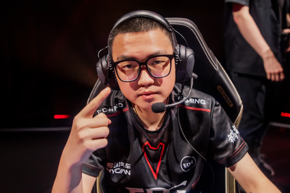 A EDG venceu da Bilibili por 2 a 1 e jogará contra o perdedor de LOUD e PRX