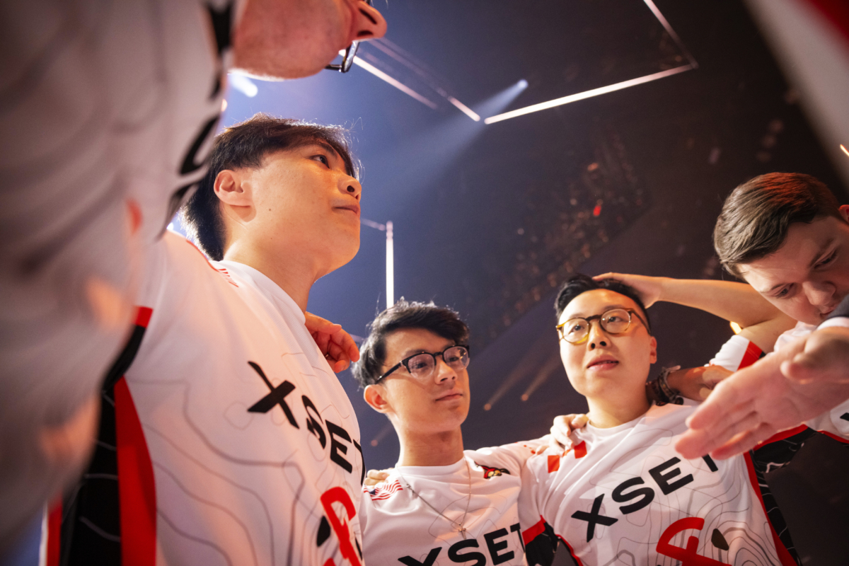 Os ex-jogadores e o ex-treinador estão processando a equipe pela falta de pagamentos referentes a publicidade