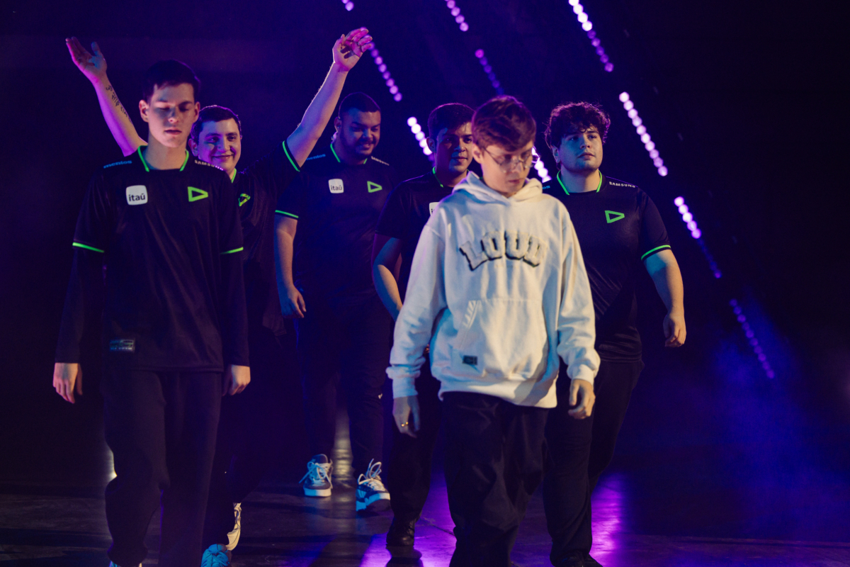 Jogadores da LOUD antes de jogo contra a EDG