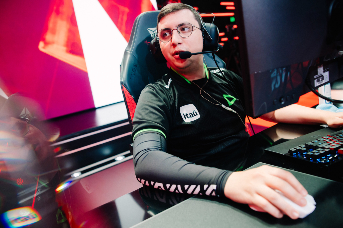 Comunidade opinou sobre Saadhak novo duelista LOUD // Jogador ironiza críticas feitas a LOUD