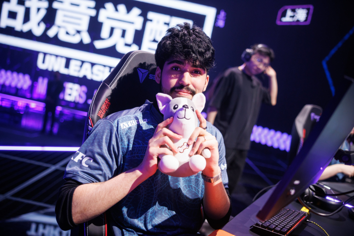 Entrevistadora falou sobre popularidade de aspas na China // aspas e colegas jogam "guerra de idiomas"