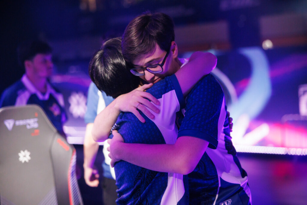 Sato (L) and spikeziN of Leviatán react onstage at VALORANT Masters London
