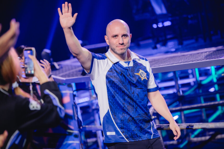 Coach Onur of Leviatán walks onstage at the VALORANT Masters London